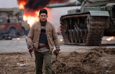 Penampakan awal terhadap tokoh Rahmat yang dimainkan Iko Uwais dalam film Expend4bles.