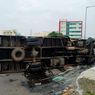 Truk Tangki Minyak Sayur Terguling di Cakung, Minyak Meluber ke Jalan dan Kali