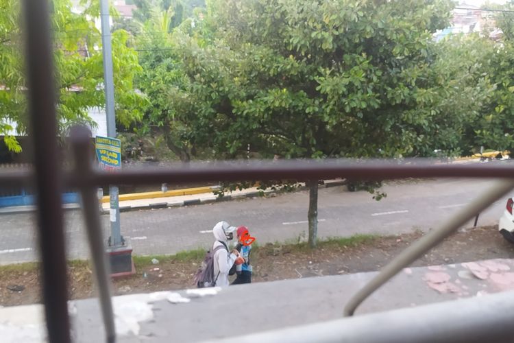 Saat anak-anak diajak jadi pengemis di sebuah warung di Ngaliyan, Kota Semarang