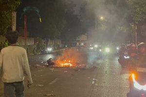 2 Sepeda Motor Dibakar di Pos Polisi Pejompongan Jakpus