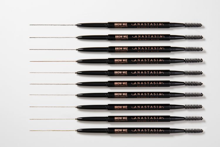 Brow Wiz Anastasia Beverly Hills menjadi salah satu produk alis andalan yang disukai para make up artist profesional