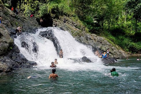 Menikmati Deburan Curug Kali Karang