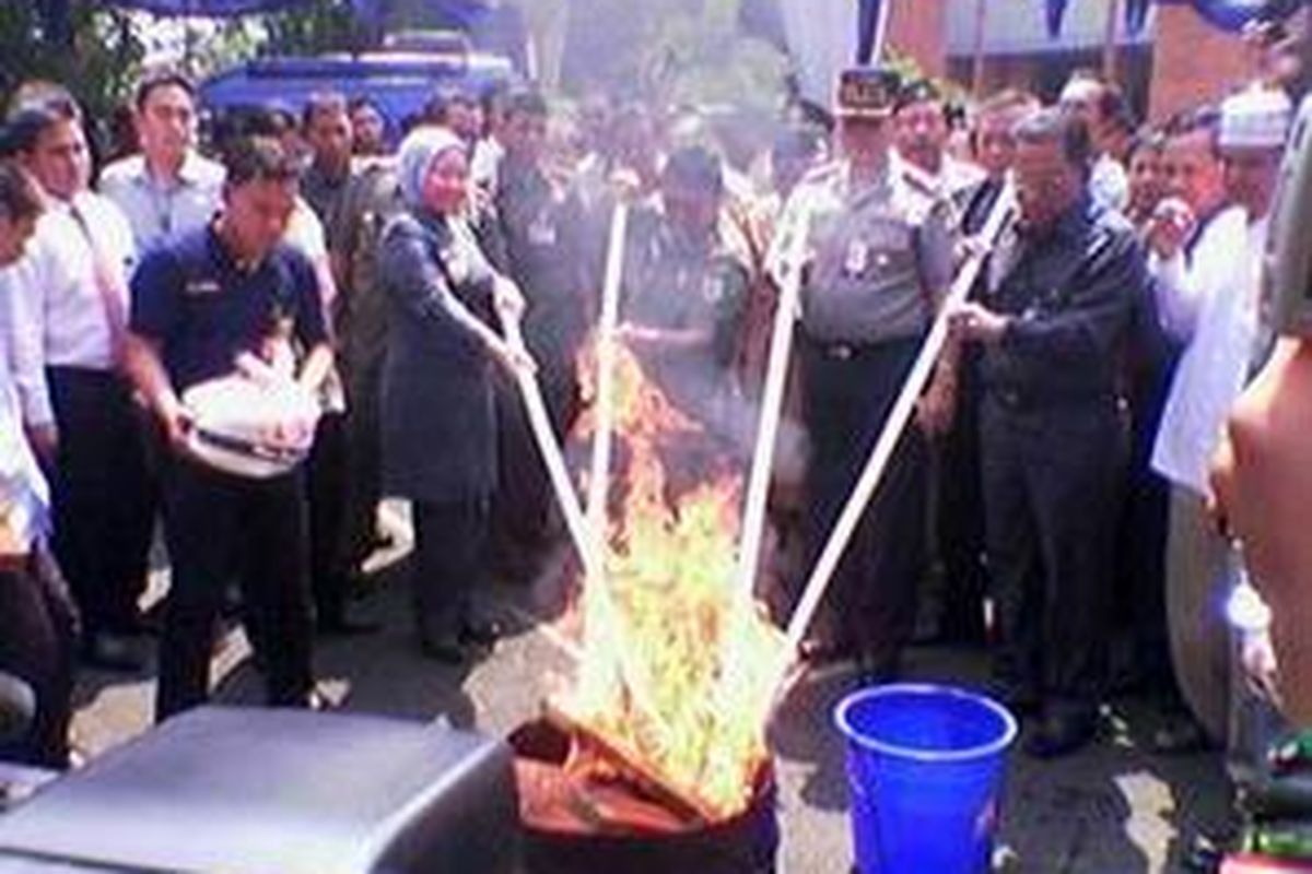 Ilustrasi: Pemusnahan barang bukti ekstasi