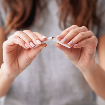 Ilustrasi merokok, dampak merokok dapat memengaruhi kesuburan pria dan wanita. 