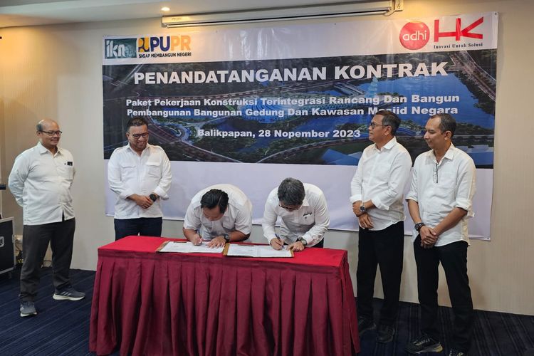Penandatanganan kontrak pembangunan Gedung dan Kawasan Masjid Negara di IKN pada Selasa (28/11/2023).