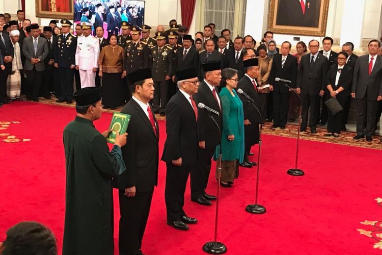 Suasana pelantioan 5 duta besar luar biasa dan berkuasa penuh RI untuk sejumlah negara sahabat di Istana Negara Jakarta,  Rabu (13/2/2019).