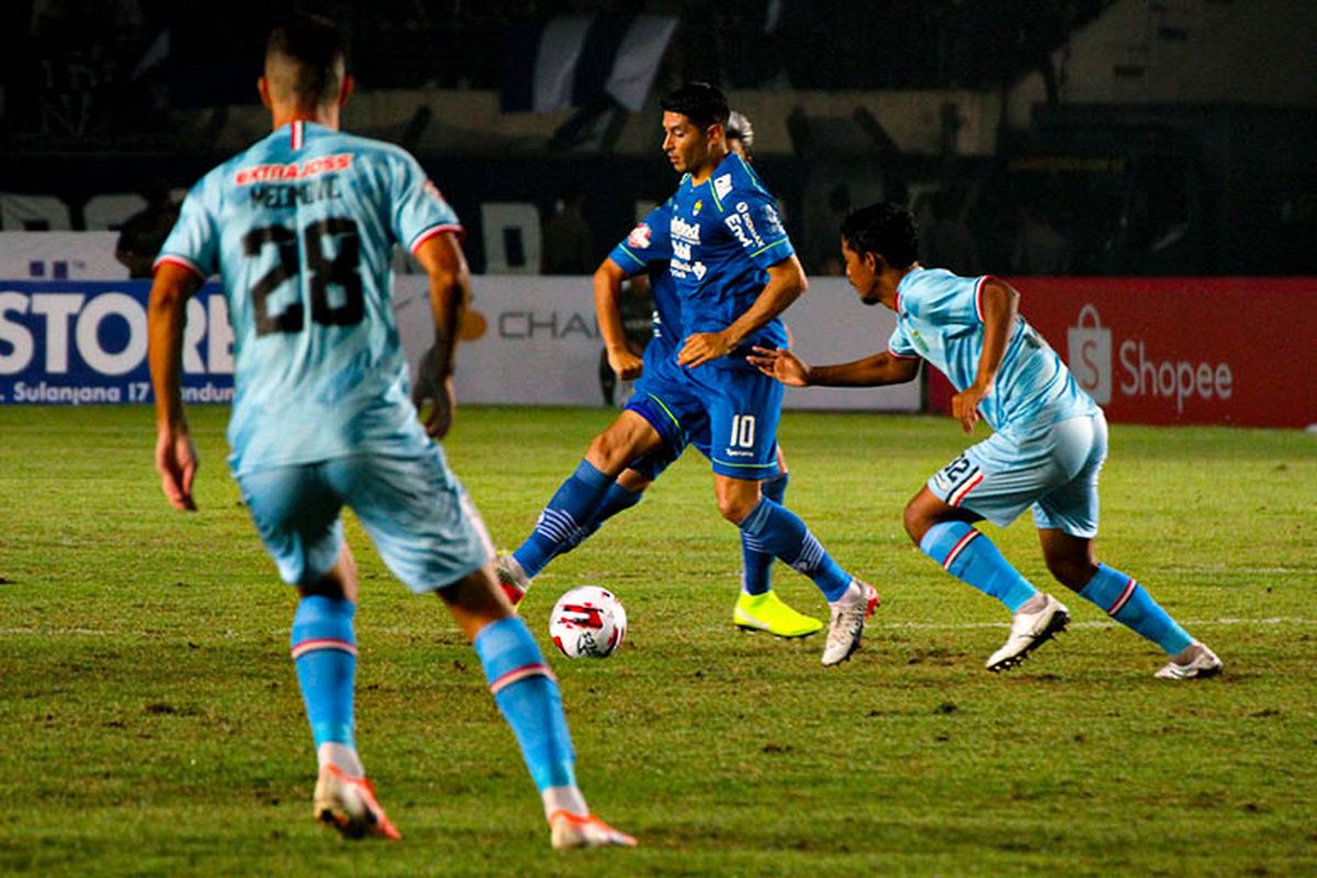 Winger Persib Bandung, Esteban Vizcarra. 