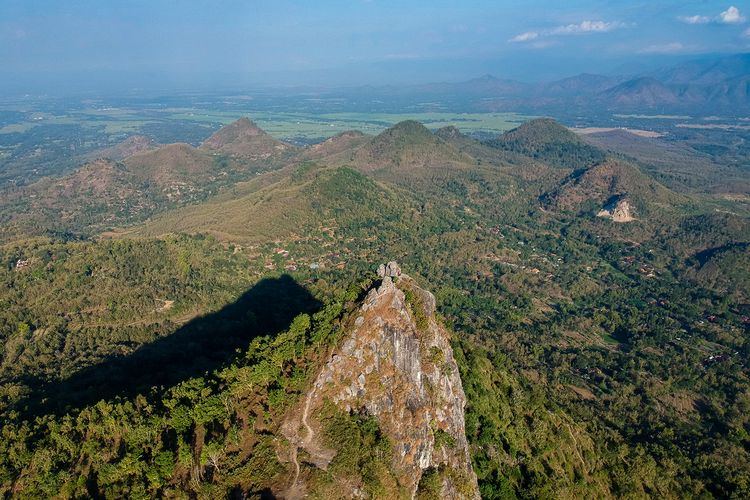 Bukit Cumbri di perbatasan Jawa Tengah dan Jawa Timur.