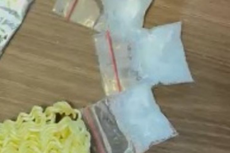 Istri Warga Binaan Titip Makanan, Petugas Lapas Banceuy Temukan Sabu Dalam Bumbu Mi Instan