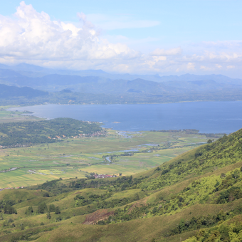 Pemandangan Danau Kerinci dan Sawah dari Bukit Kayangan Kota Sungai Penuh, Provinsi Jambi