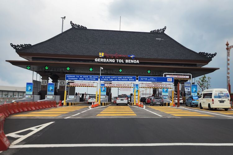 Gerbang Tol Benoa di Ruas Jalan Tol Nusa Dua-Ngurah Rai-Benoa. 