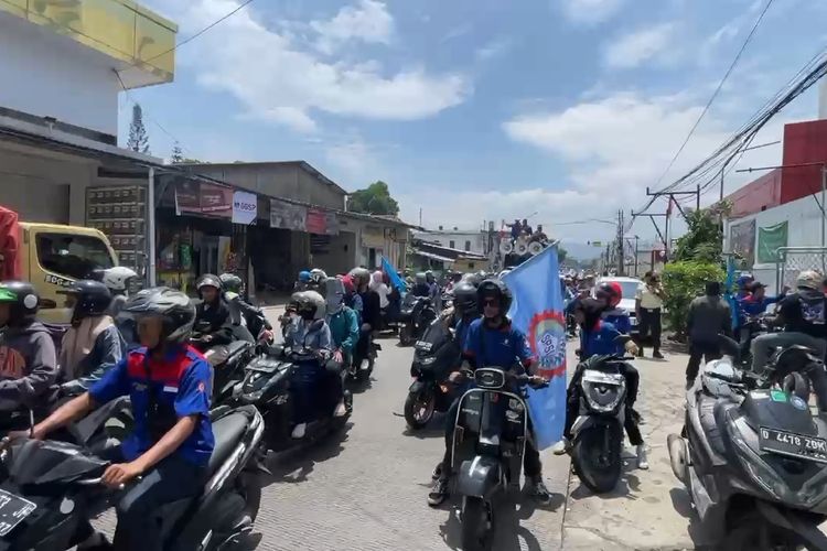 Ribuan buruh asal Kabupaten Bandung, Jawa Barat kembali melakukan aksi unjuk rasa ke Gedung Sate pada Kamis (30/11/2023)