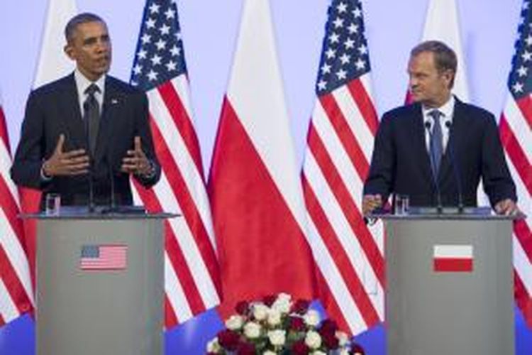 Presiden Barack Obama bersama PM Donald Tusk dalam jumpa pers bersama di Warsawa, Polandia.