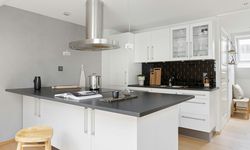 6 Warna Meja Dapur yang Dapat Sembunyikan Noda dan Kotoran