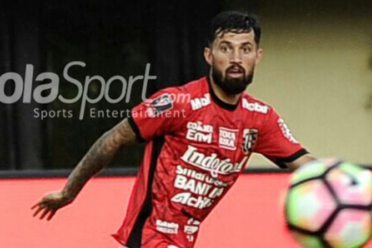 Aksi penyerang Bali United, Stefano Lilipaly saat Bali United mengalahkan Borneo FC di Grup D Piala Presiden
