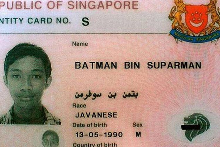 Kartu identitas Batman bin Suparman, warga Singapura, yang menjadi korban penyerangan rekannya.