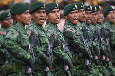 Survei Poltracking: TNI Puncaki Tingkat Kepercayaan Lembaga Negara, DPR Terendah