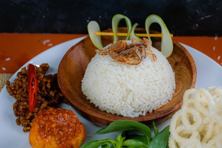 Nasi uduk tanpa santan ala Instagram @my.foodplace. 