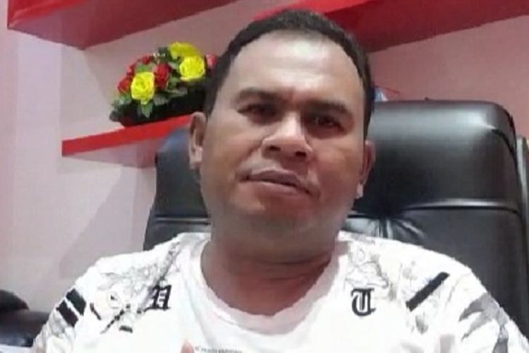 Wakil Bupati Kotawaringin Barat, Kalimantan Tengah, Ahmadi Riasnyah mengumumkan dirinya terkonfirmasi positif Covid-19 melalui tayangan video di akun media sosialnya pada 22 Juli 2020 lalu.  