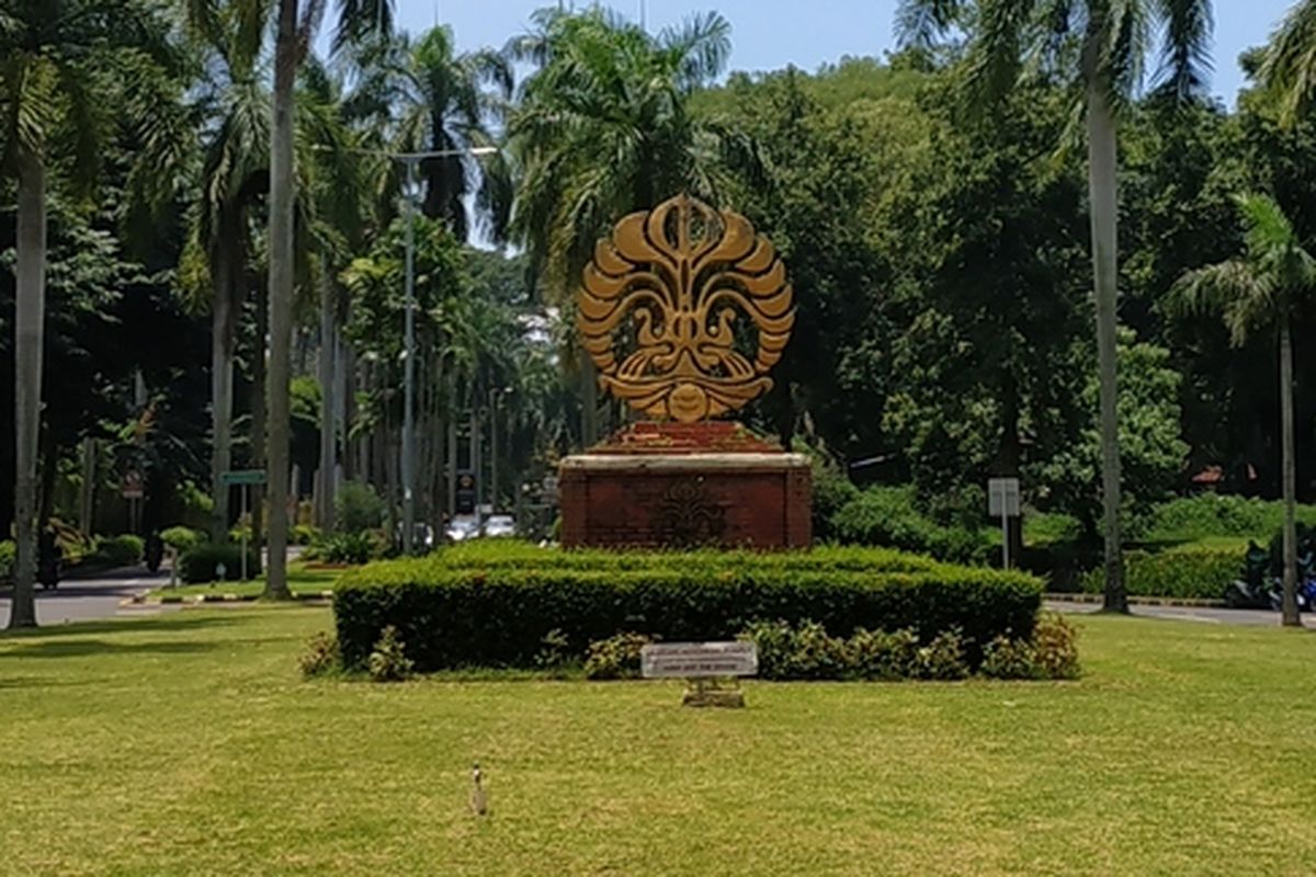 Tugu Makara Universitas Indonesia, Depok, Jawa Barat.