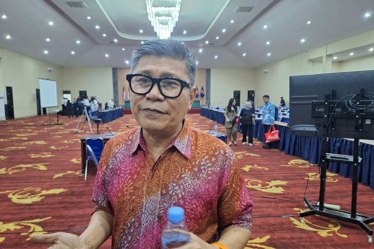 Ketua Umum Asosiasi Fintech Pendanaan Bersama Indonesia (AFPI) Entjik S. Djafar usai sidang kasus dugaan kesepakatan harga alias kartel bunga pinjaman, Selasa (21/10/2025).