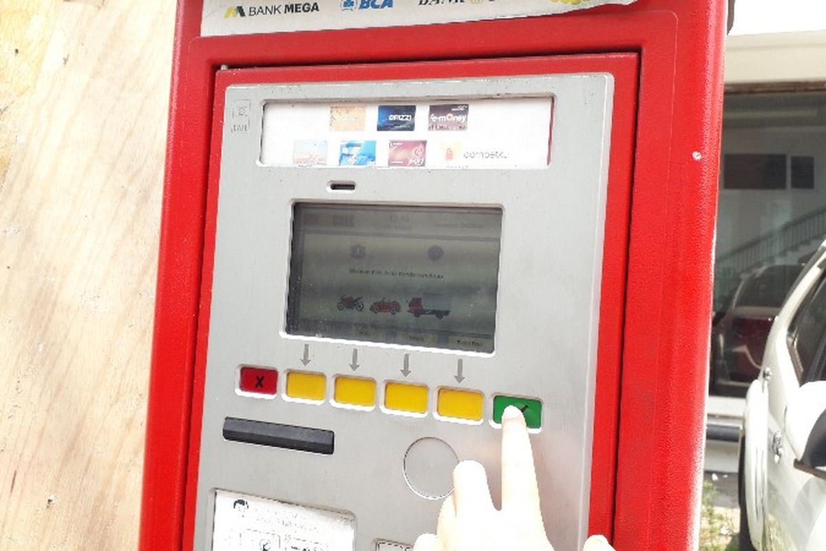 Mesin terminal parkir elektronik (TEP) di kawasan Jalan Gajah Mada, Jakarta Barat. 