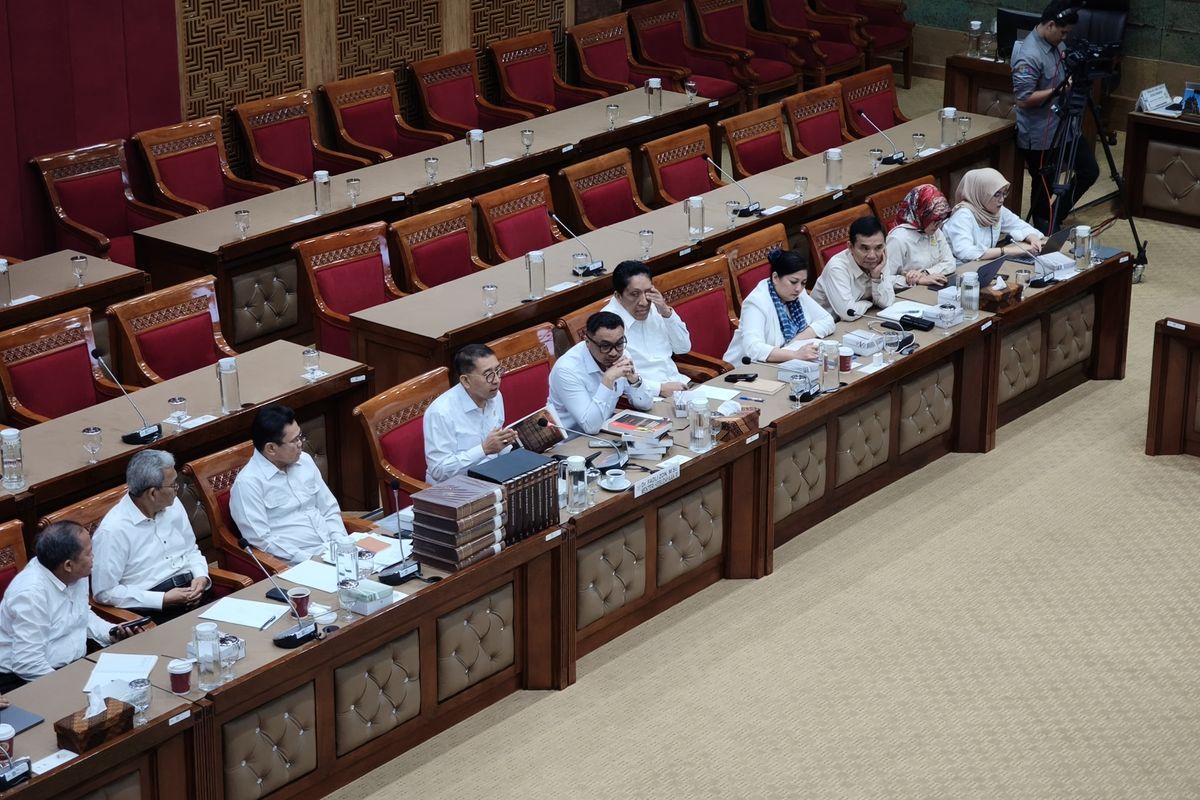 Pemerintah Bakal Uji Publik Buku Penulisan Ulang Sejarah Indonesia pada Juni atau Juli 2025