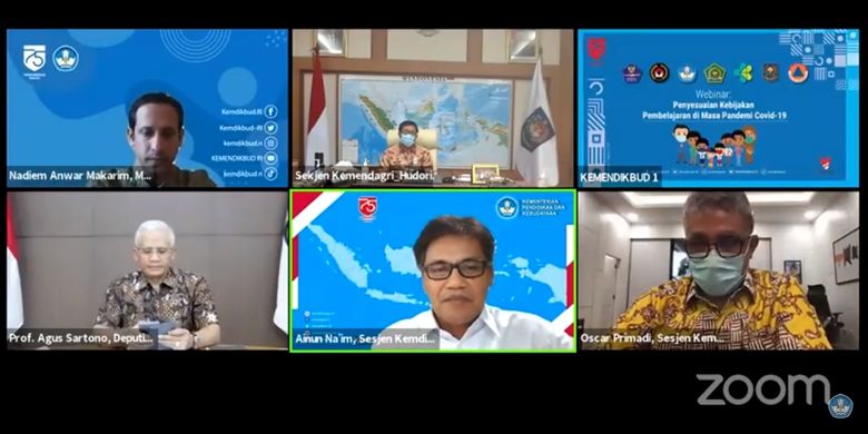 Mendikbud dan beberapa pejabat terkait saat menyampaikan Penyesuaian Kebijakan Pembelajaran di Masa Pandemi Covid-19, secara virtual melalui Zoom dan disiarkan langsung dari kanal YouTube Kemendikbud RI, Jumat (7/8/2020) sore.