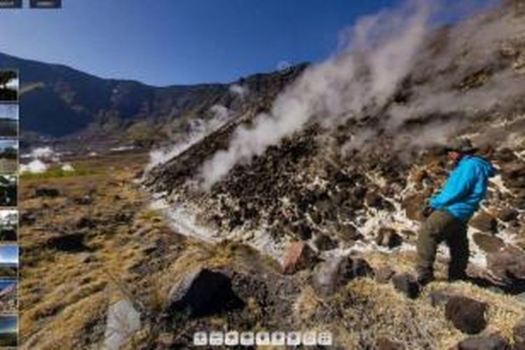 Asap solfatara keluar dari Doro Afi Toi atau gunung api kecil di dasar kaldera Gunung Tambora.