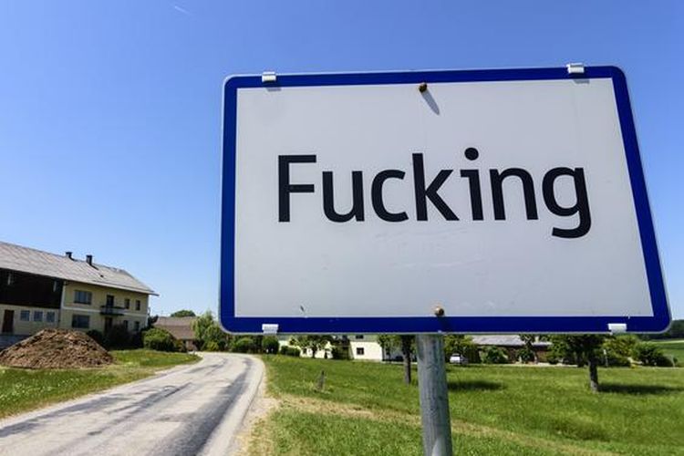 Palang nama desa Fucking di Austria.