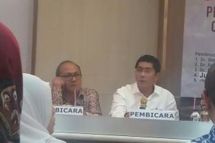 Sekretaris Direktoral Jenderal Administrasi Hukum Umum, Kementerian Hukum dan HAM, Freddy Haris (kemeja putih) dalam acara diskusi di Kampus Fakultas Hukum, Universitas Indonesia, Depok, Kamis (21/1/2016)