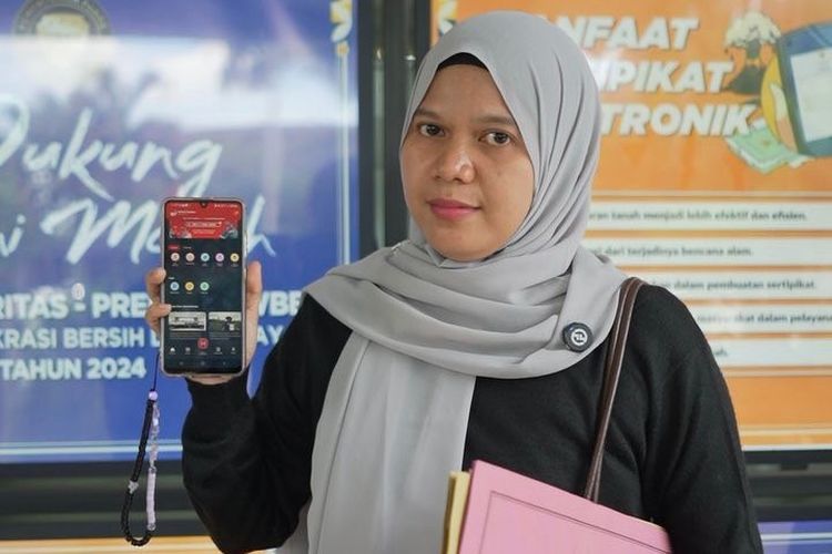 Fitria, warga asal Jakarta Barat adalah salah satunya yang sudah merasakan langsung manfaat Sentuh Tanahku.