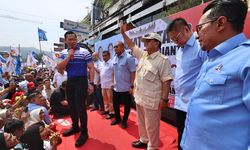 Kunjungi Warga di Pasar Raya Padang, Prabowo Ajak Masyarakat Sumbar Gunakan Hak Pilih