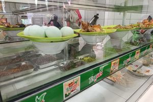 Harga Bahan Pokok Naik, Pedagang Warteg di Bekasi Akali Belanja hingga Kurangi Porsi