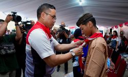 Pertamina Bagikan 1.000 Seragam Sekolah untuk Anak-anak di Cilincing