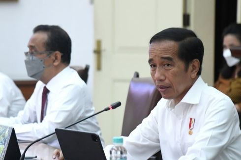 Rapat dengan Menpora, Jokowi Cek Perkembangan Renovasi Stadion untuk U20