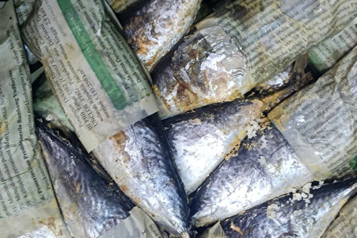 Pakar IPB memperingatkan penggunaan kertas bekas pada ikan pindang bisa memberikan efek negatif untuk kesehatan, termasuk kanker pada jangka panjang. 