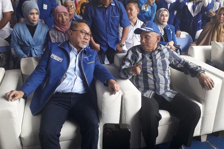 Ketua Umum PAN Zulkifli Hasan dan Ketua Dewan Kehormatan PAN Amien Rais saat menghadiri acara ulang tahun ke-21 PAN, Jumat (23/8/2019).