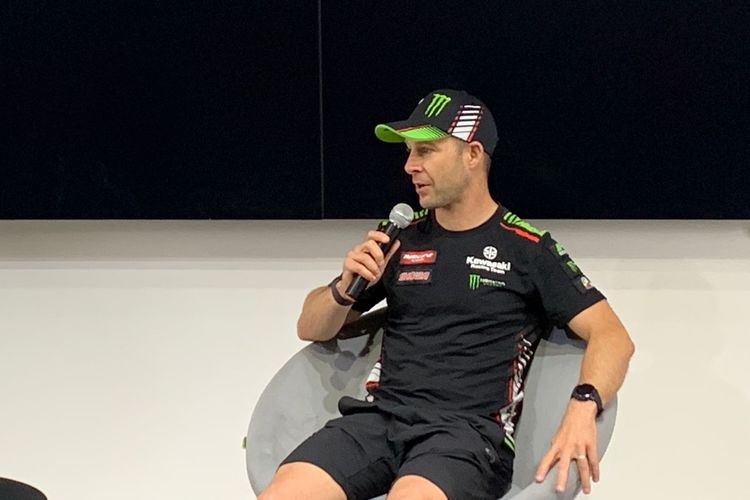 Jonathan Rea saat berada di kantor PT Kawasaki Motor Indonesia, Senin (7/11/2022).