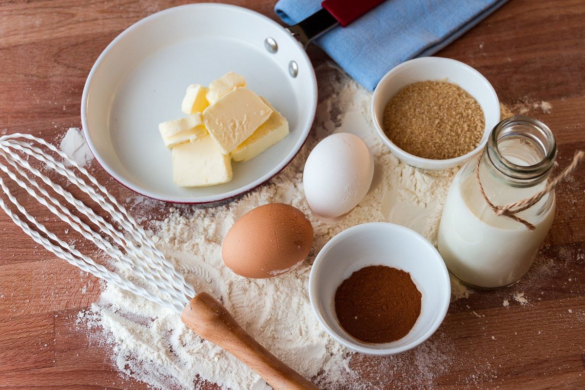 Dari segi rasa, mentega dinilai lebih unggul daripada margarin, terutama untuk membuat kue.