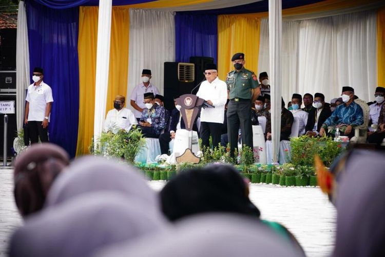 Wakil Presiden Ma'ruf Amin di Peringatan Hari Santri Nasional 2022 di Pesantren Muhammadiyah Boarding School (MBS) Prambanan, Jl. Piyungan KM.2 Marangan Bokoharjo, Prambanan, Sleman, Daerah Istimewa Yogyakarta (DIY), Senin (24/10/2022). (Foto Istimewa).