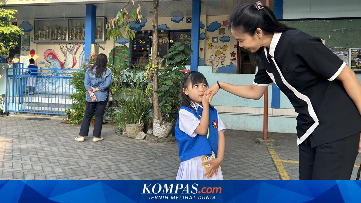 Hari Pertama Masuk Sekolah, Ortu: Saya yang Deg-degan