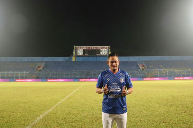 Gilang Widya Pramana yang dikenal dengan sebutan Crazy Rich Malang kini memiliki jabatan anyar sebagai Presiden Arema FC.