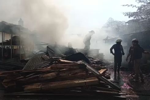 Padamkan Api di Pasar Mebel Gilingan Solo, Relawan Tersengat Listrik