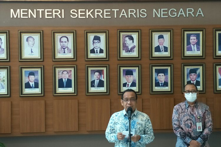 Menteri Sekretaris Negara Pratikno dalam konferensi pers soal peralihan pengelolaan TMII