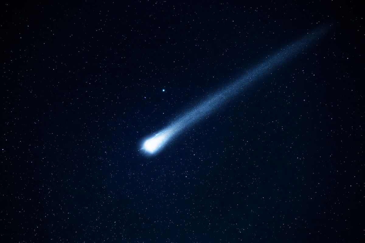 Ilustrasi komet Leonard. Sepanjang Desember 2021, Komet Leonard akan melintas dekat Bumi. Cara melihat komet ini tidak perlu menggunakan alat bantu optik, asalkan kondisi langit cerah.