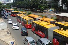 Transjakarta Mogok di Sudirman, Penumpang Ancam Lapor Direksi