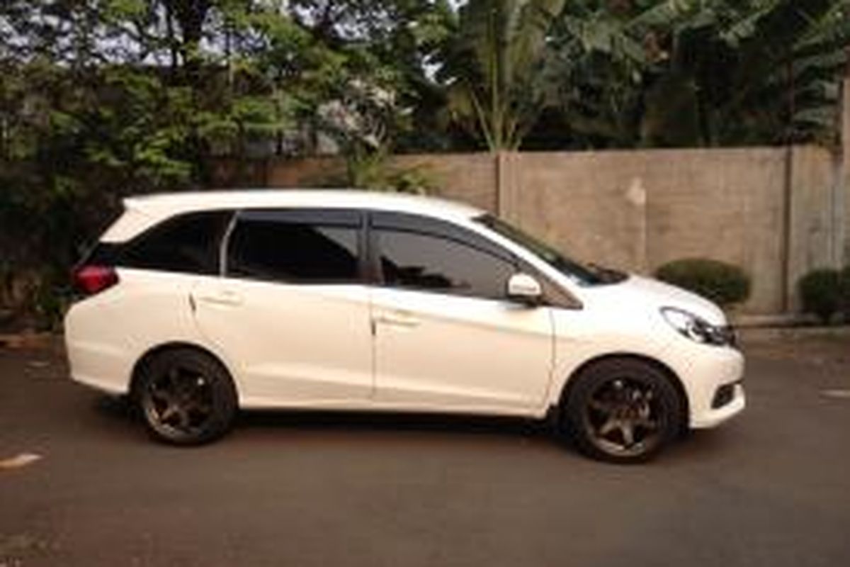 Honda Mobilio salah satu model yang memiliki keterbatasan untuk mengganti pelek racing