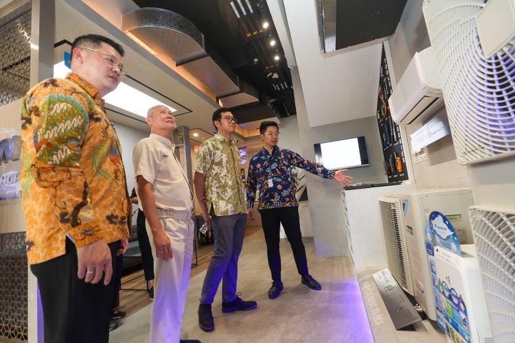 PT Daikin Airconditioning Indonesia bersama dengan PT Mitra Warga membuka showroom DAIKIN Proshop di Cikarang pada Rabu (24/01/2024).