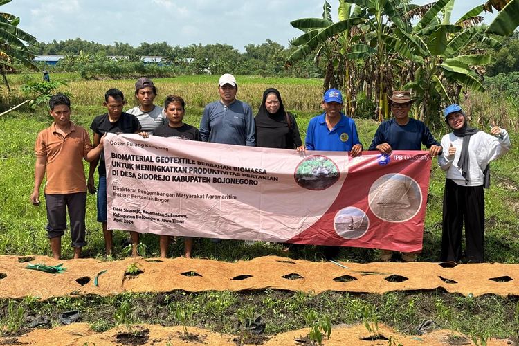 Tim Dosen Departemen Fisika dan Pusat Studi Sawit IPB terdiri dari Dr Siti Nikmatin, Profesor Budi Mulyanto, Rima Adiati, MT, dan Abd Djamil Husin, MSi.